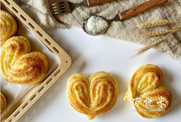 大人小孩都愛吃的軟綿拉絲椰蓉面包,心形造型,簡單易做